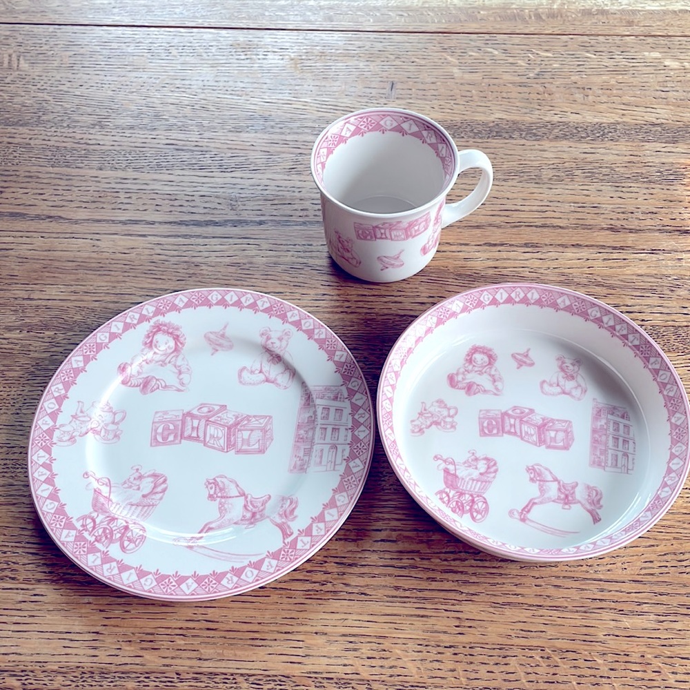 Queen’s Porcelain dish set